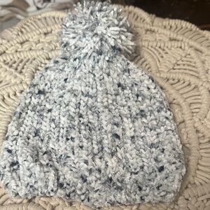 Cozy Knit women Beanie with Pom-Pom